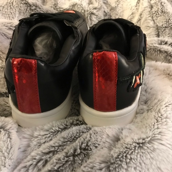 Embroidered Flower Roses Black Sneakers - Picture 6 of 8